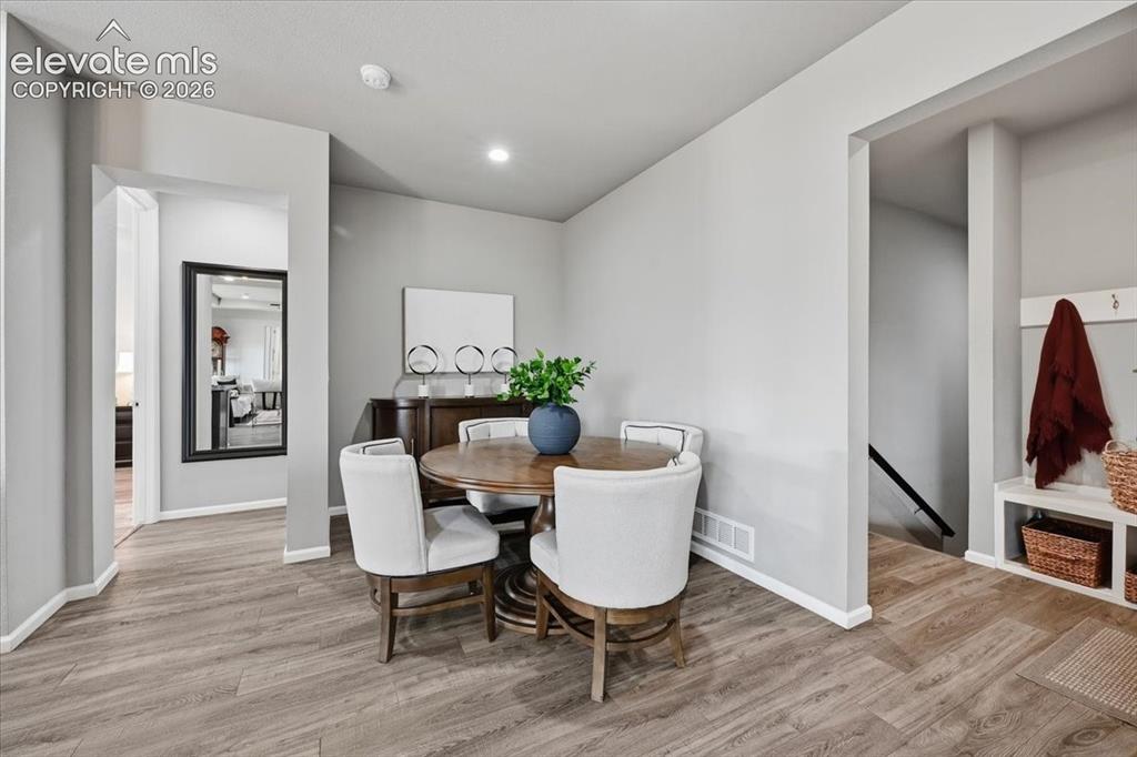 Image 15 of 43: Dining Area