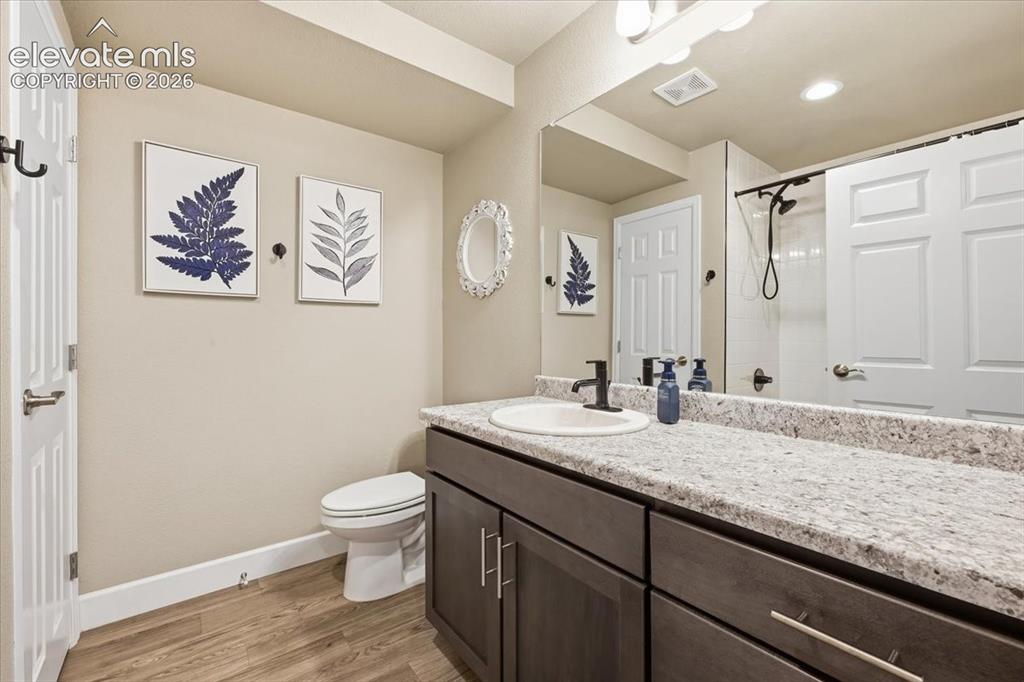 Image 36 of 43: Bathroom