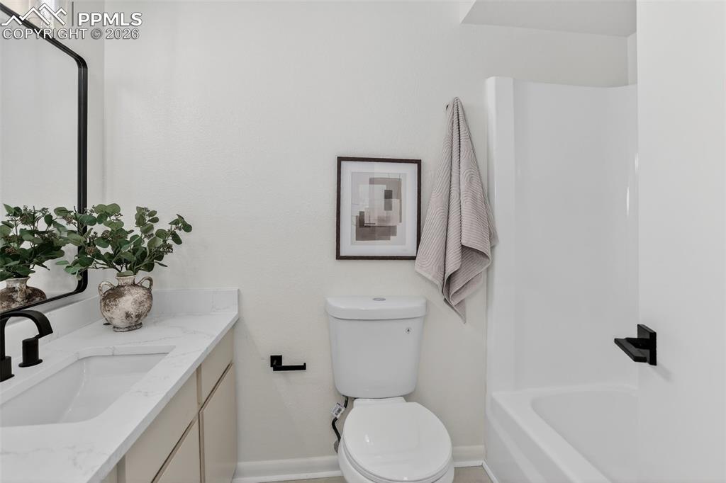 Image 24 of 30: Bathroom