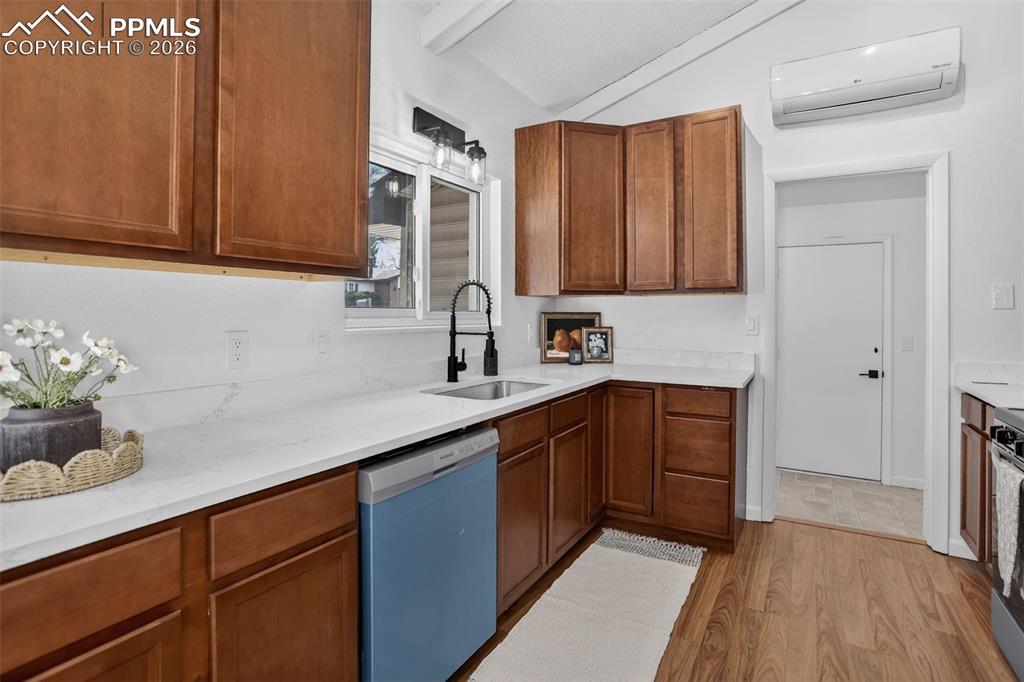 Image 4 of 30: Kitchen