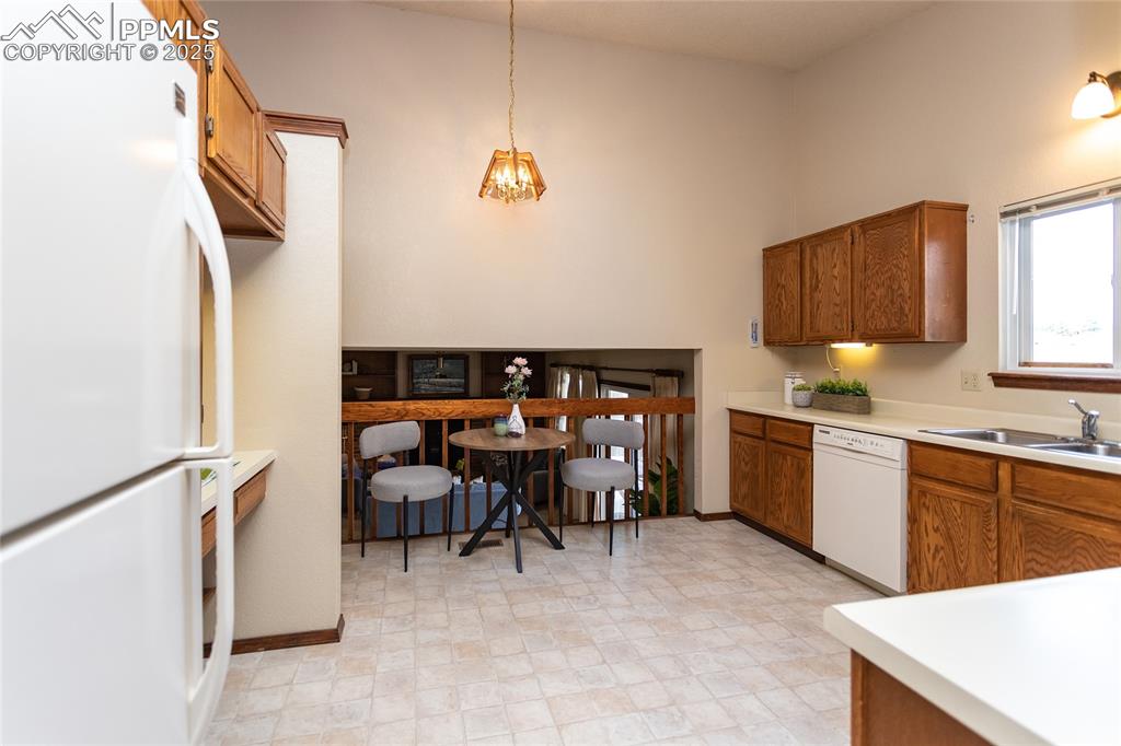 Image 12 of 46: Large kitchen you can move in!