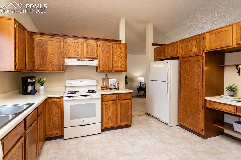 Image 15 of 46: Lots of storage available in your kitchen.