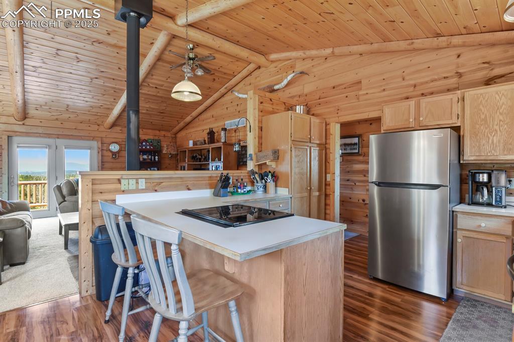 Image 12 of 49: Kitchen