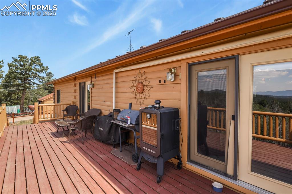 Image 5 of 49: Deck