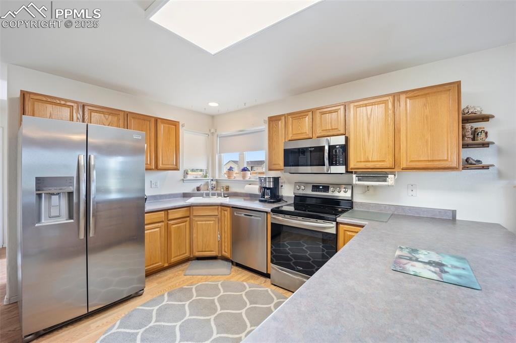 Image 14 of 50: Kitchen