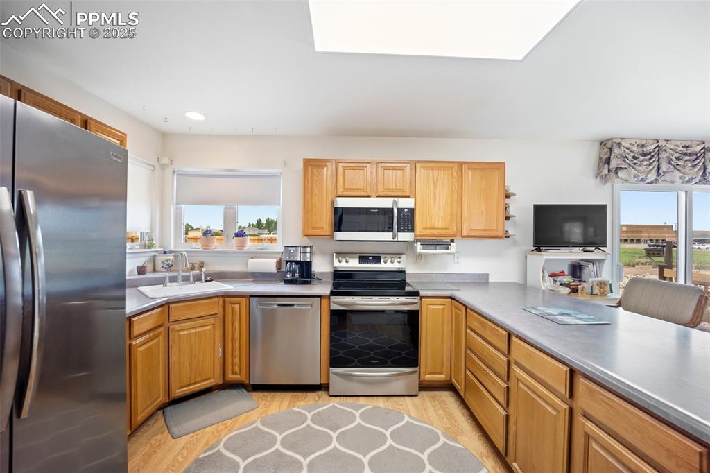 Image 15 of 50: Kitchen