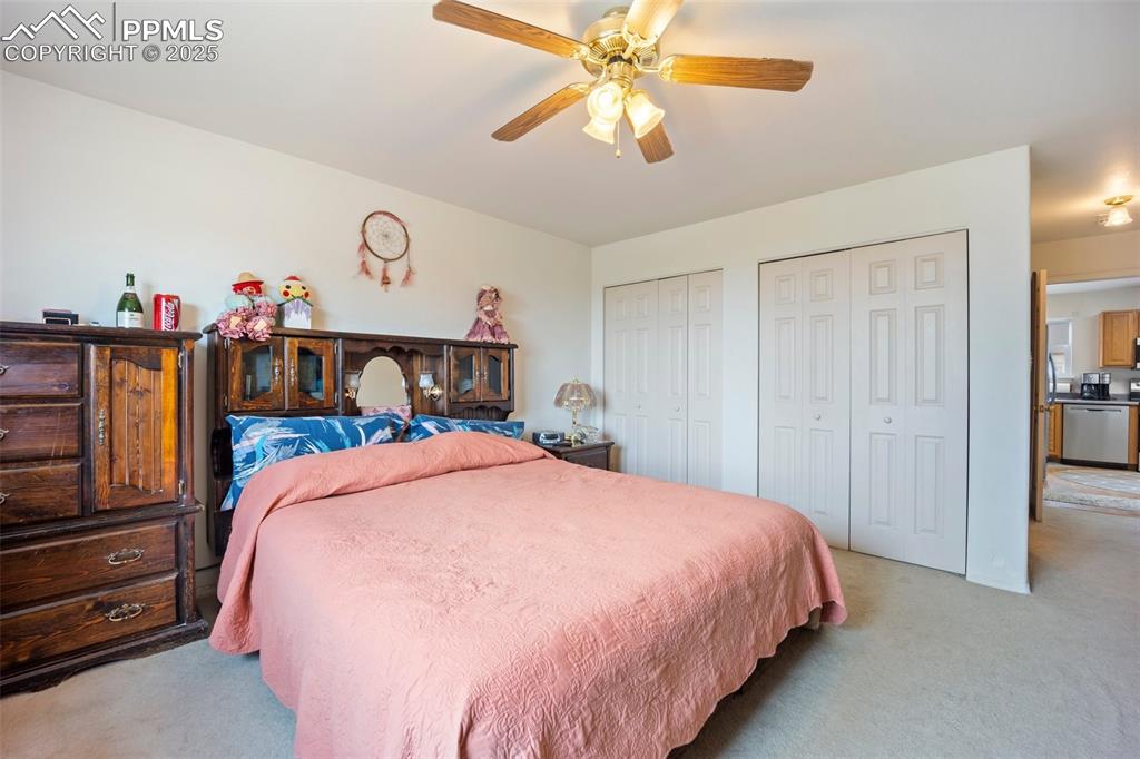 Image 22 of 50: Bedroom