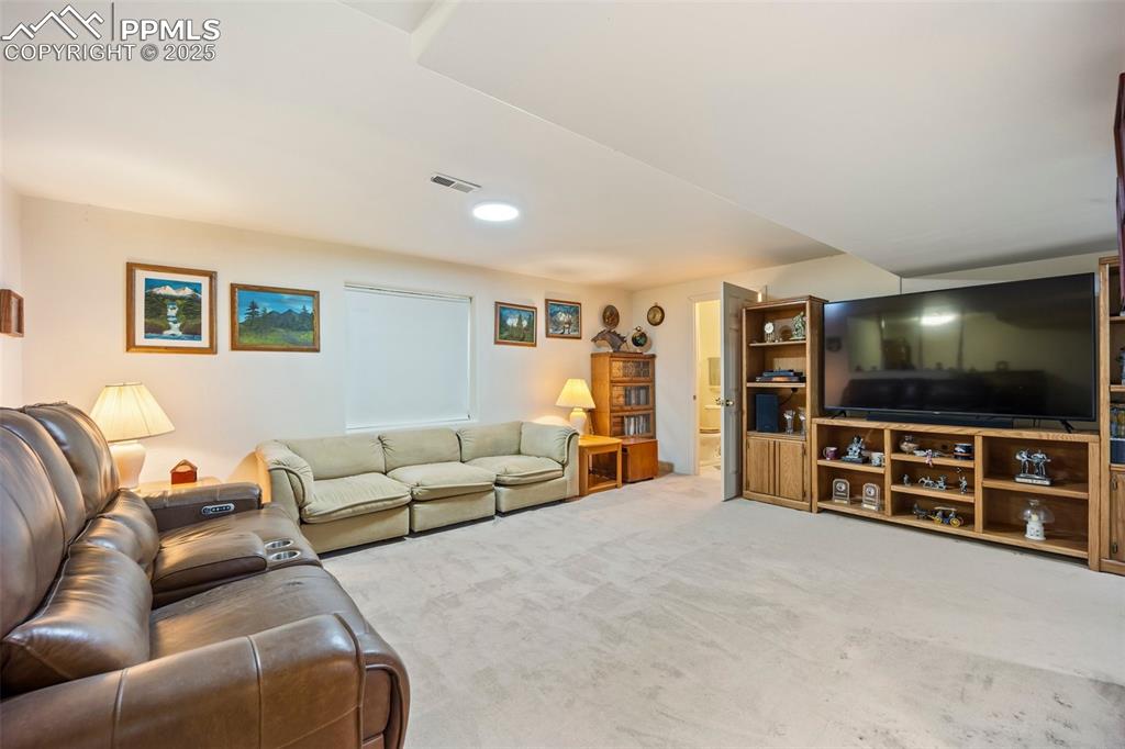 Image 26 of 50: Living Room