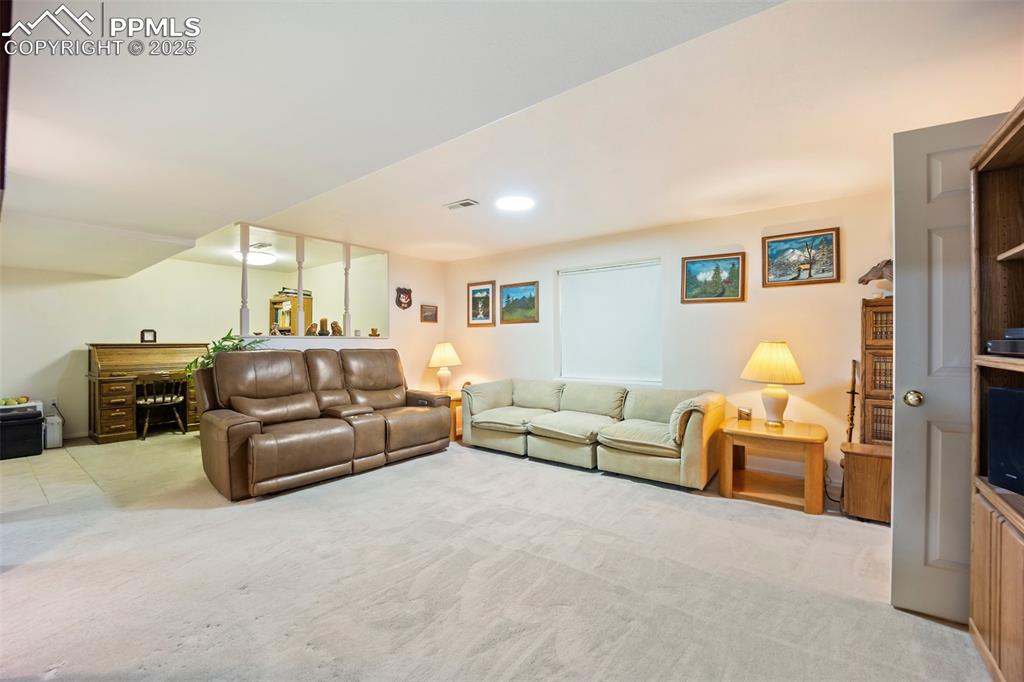 Image 27 of 50: Living Room