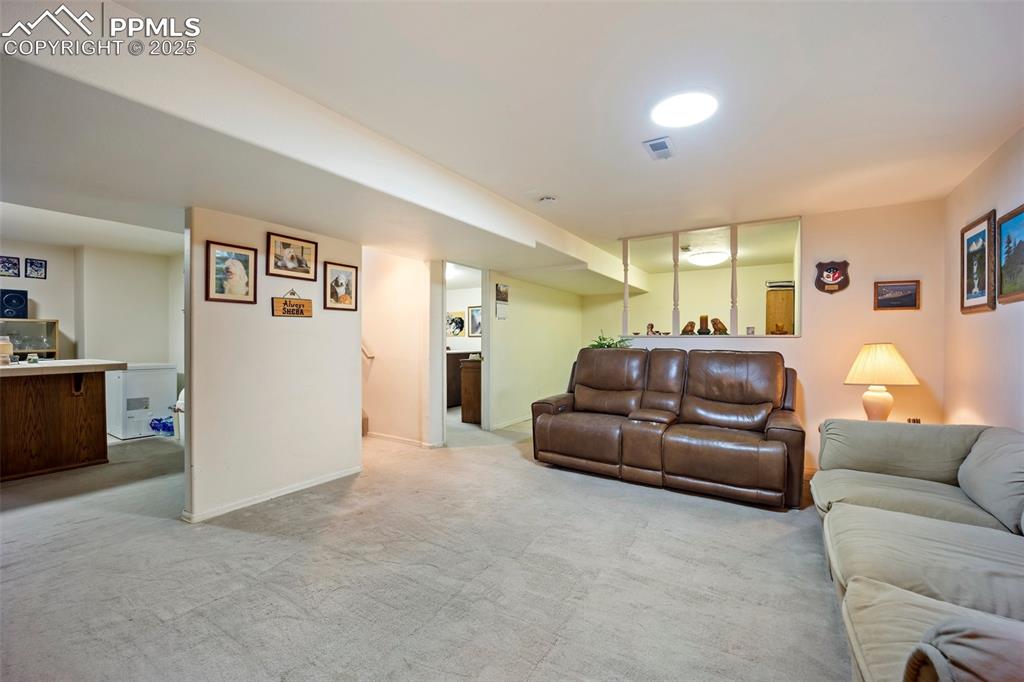 Image 29 of 50: Living Room