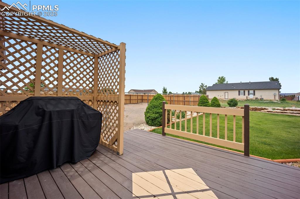 Image 37 of 50: Deck