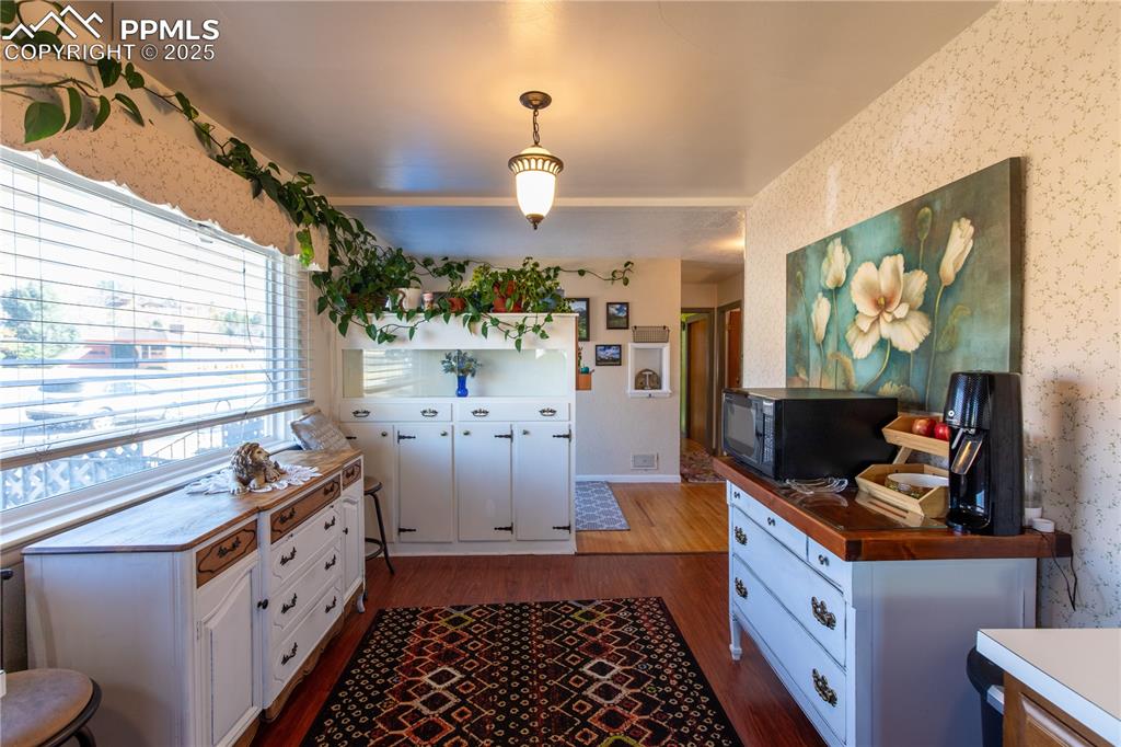 Image 5 of 26: Kitchen