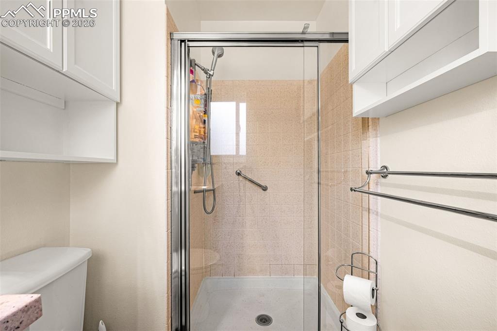 Image 12 of 37: Bathroom