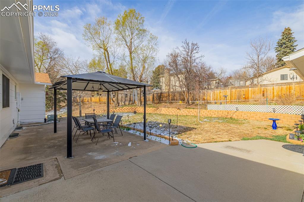 Image 27 of 37: Patio