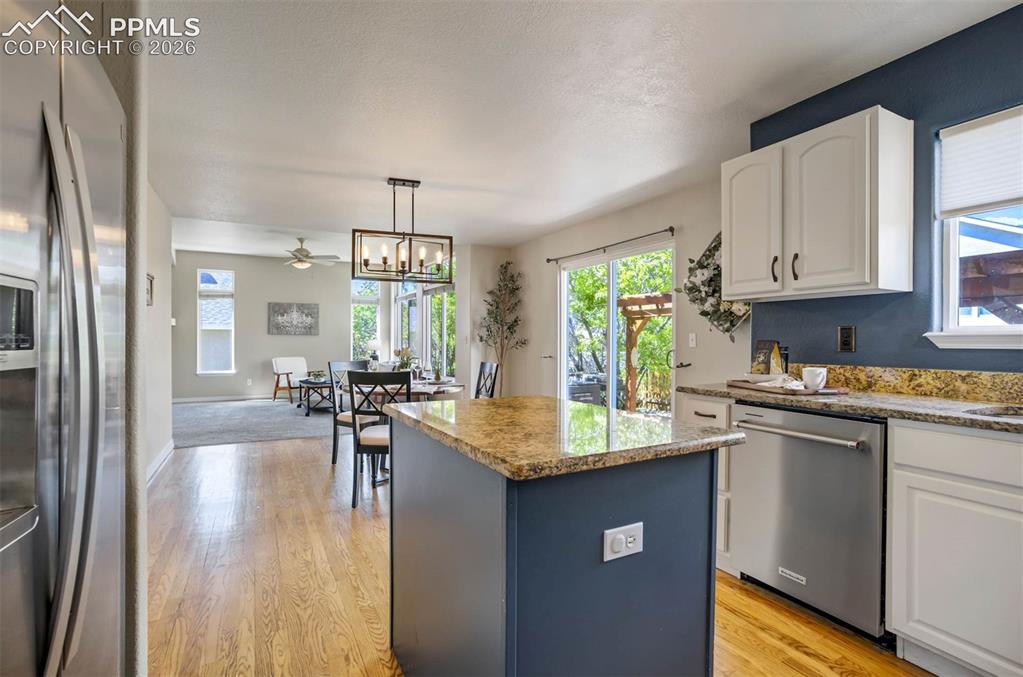 Image 17 of 50: Kitchen