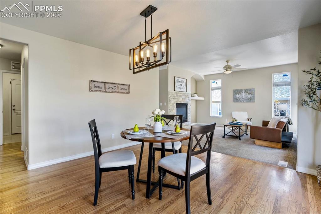 Image 18 of 50: Dining Area