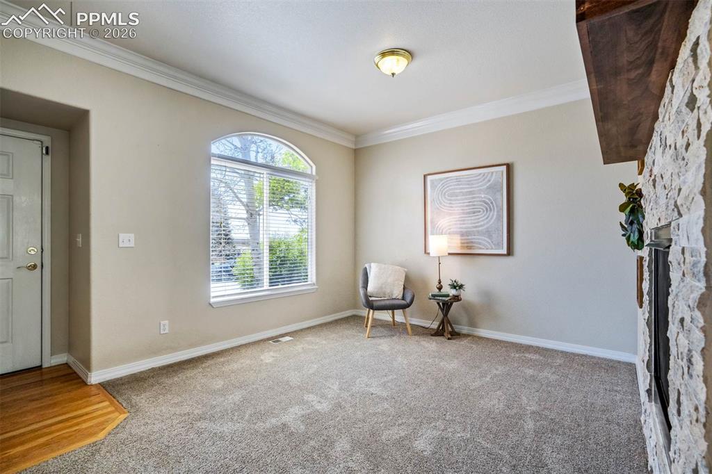 Image 19 of 50: Sitting Room