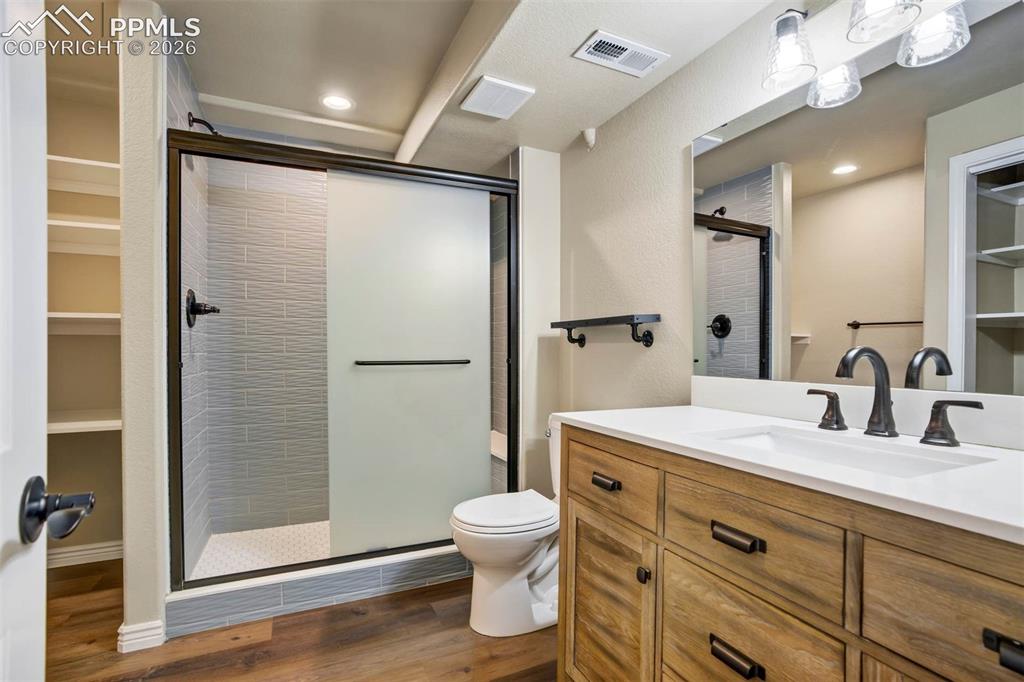 Image 44 of 50: Bathroom