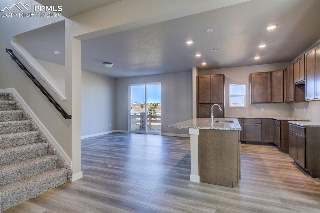 Image 15 of 49: Kitchen