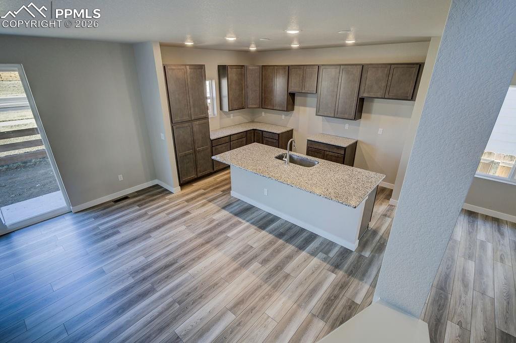 Image 19 of 49: Kitchen