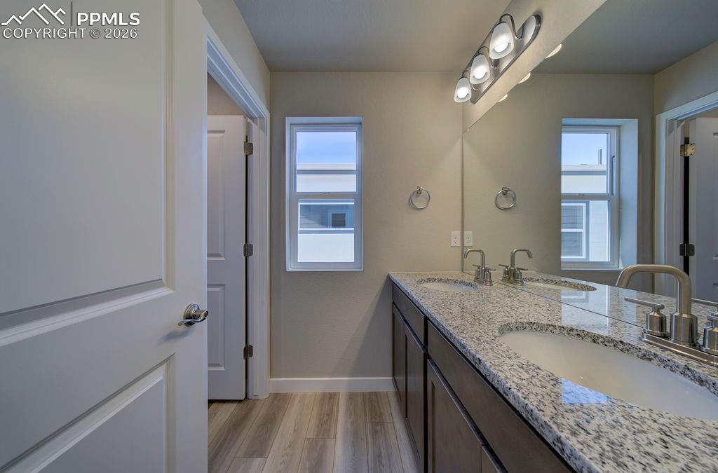 Image 22 of 49: Bathroom