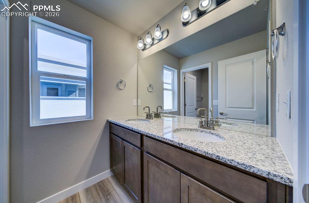 Image 23 of 49: Bathroom