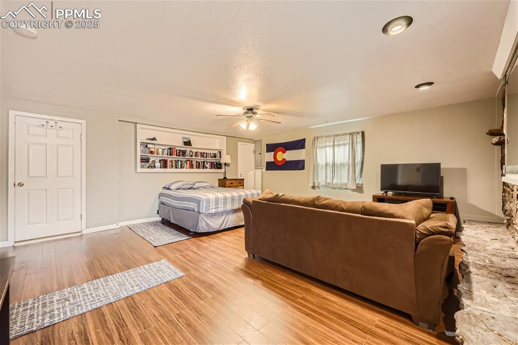 Image 12 of 25: Living Room