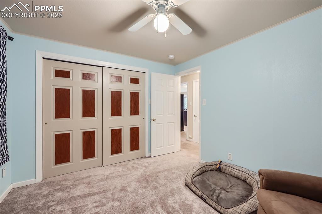 Image 18 of 25: Bedroom