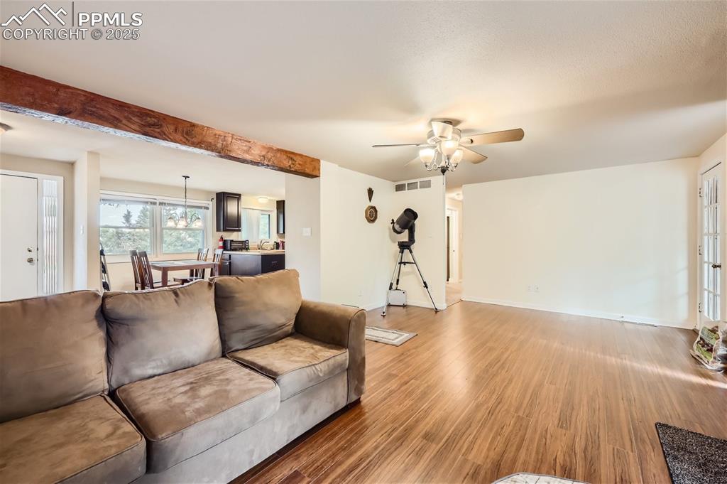 Image 5 of 25: Living Room
