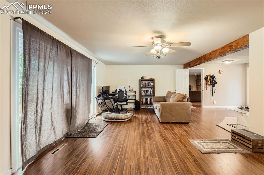 Image 6 of 25: Living Room