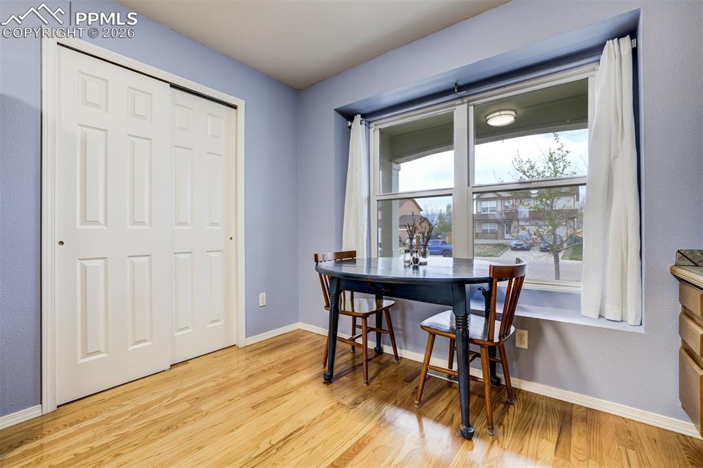 Image 11 of 47: Dining Area