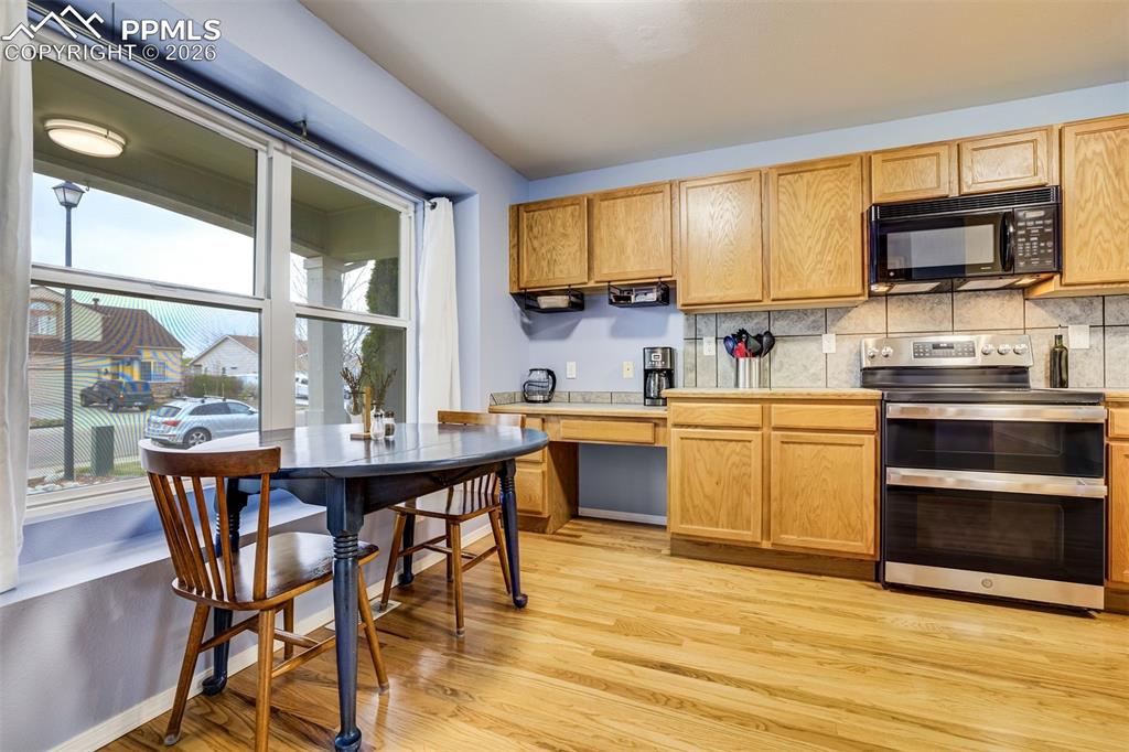 Image 12 of 47: Kitchen