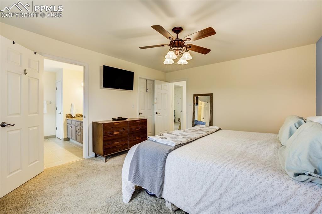 Image 17 of 47: Bedroom