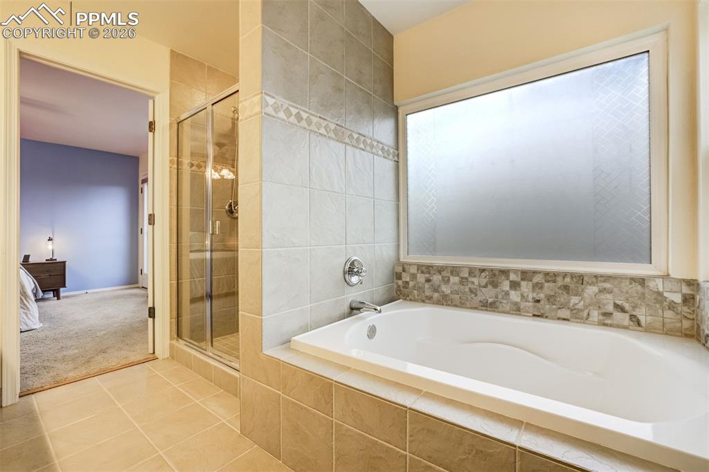 Image 20 of 47: Bathroom