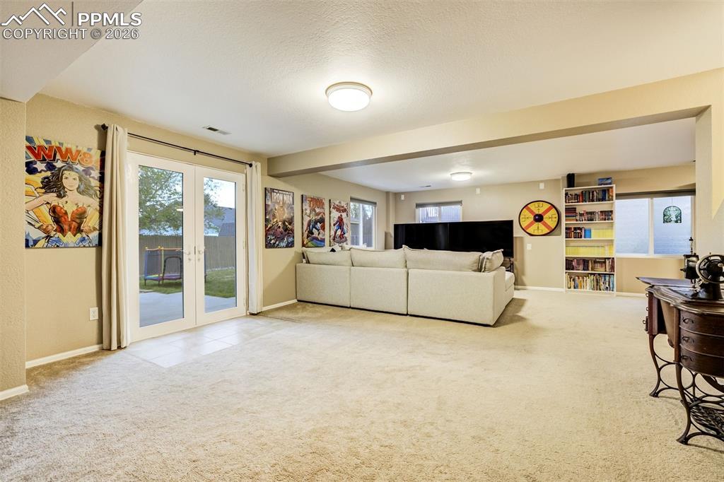 Image 26 of 47: Living Room