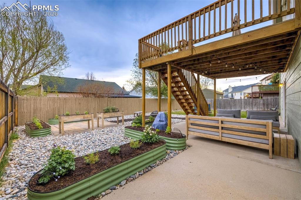 Image 40 of 47: Patio