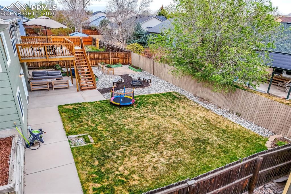 Image 42 of 47: Yard