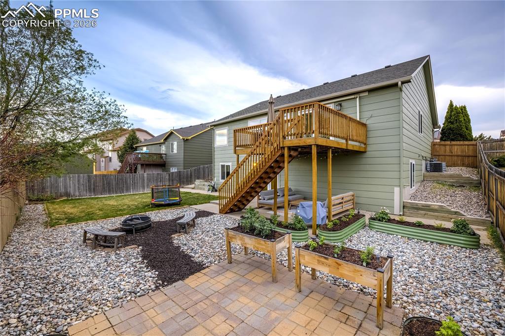 Image 45 of 47: Back of Structure