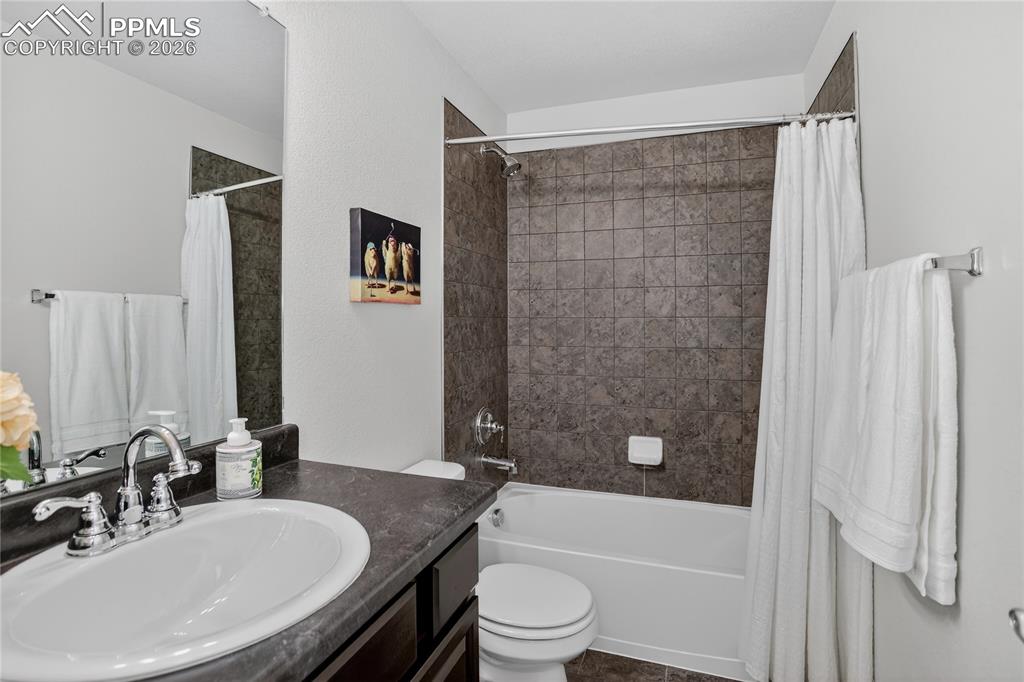 Image 17 of 21: Full bath - upper level