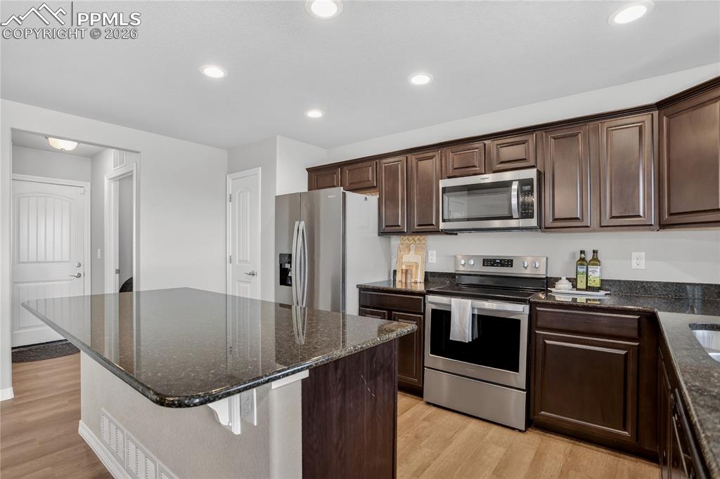 Image 2 of 21: Granite counters & oversized island