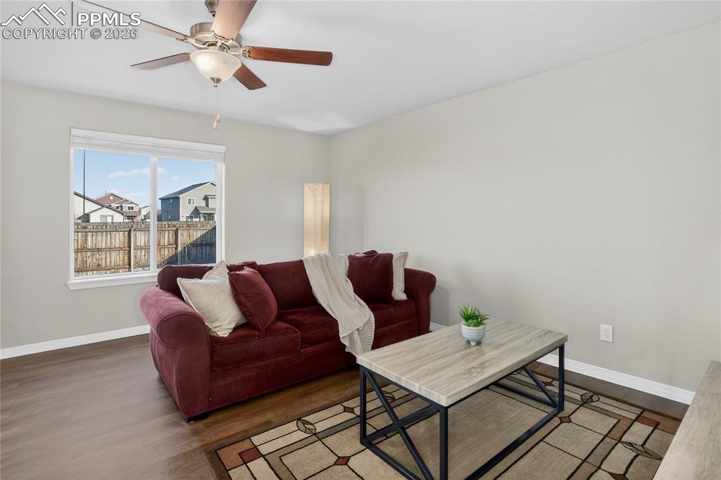 Image 7 of 21: Living room