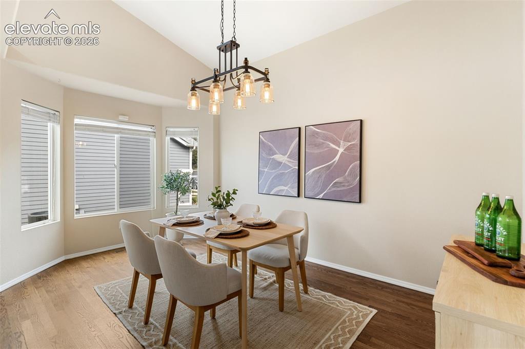 Image 11 of 30: Dining Area