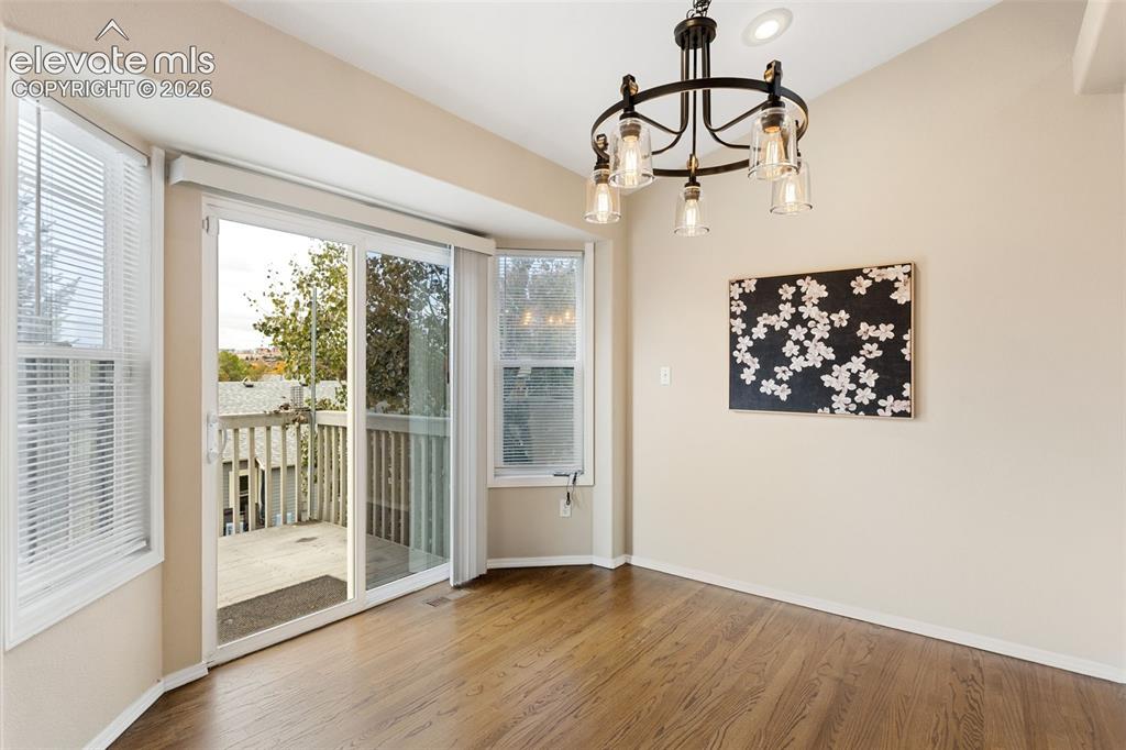 Image 12 of 30: Dining Area