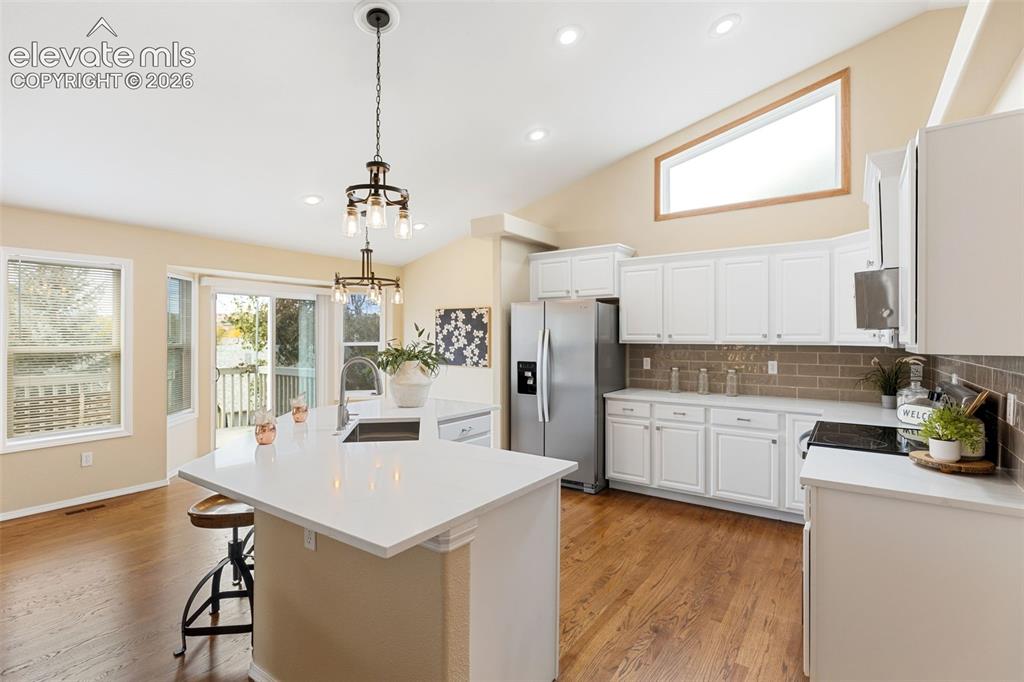 Image 9 of 30: Kitchen