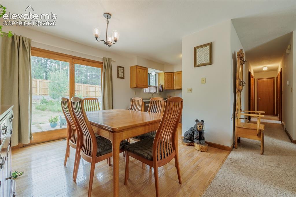 Image 10 of 32: Dining Area