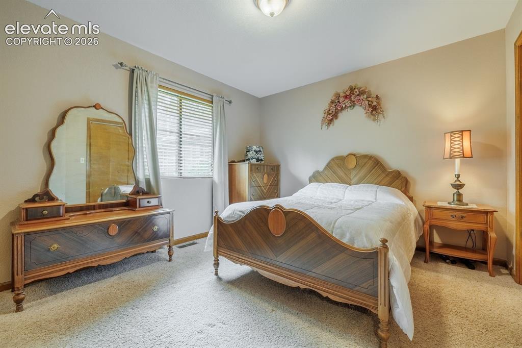 Image 15 of 32: Bedroom