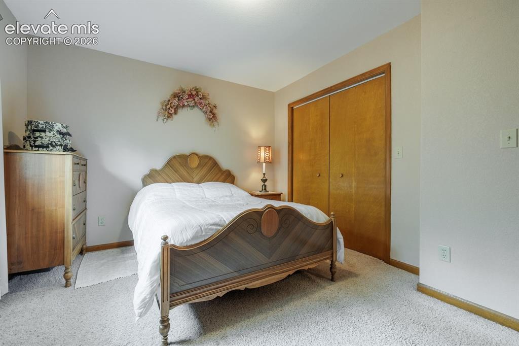 Image 16 of 32: Bedroom