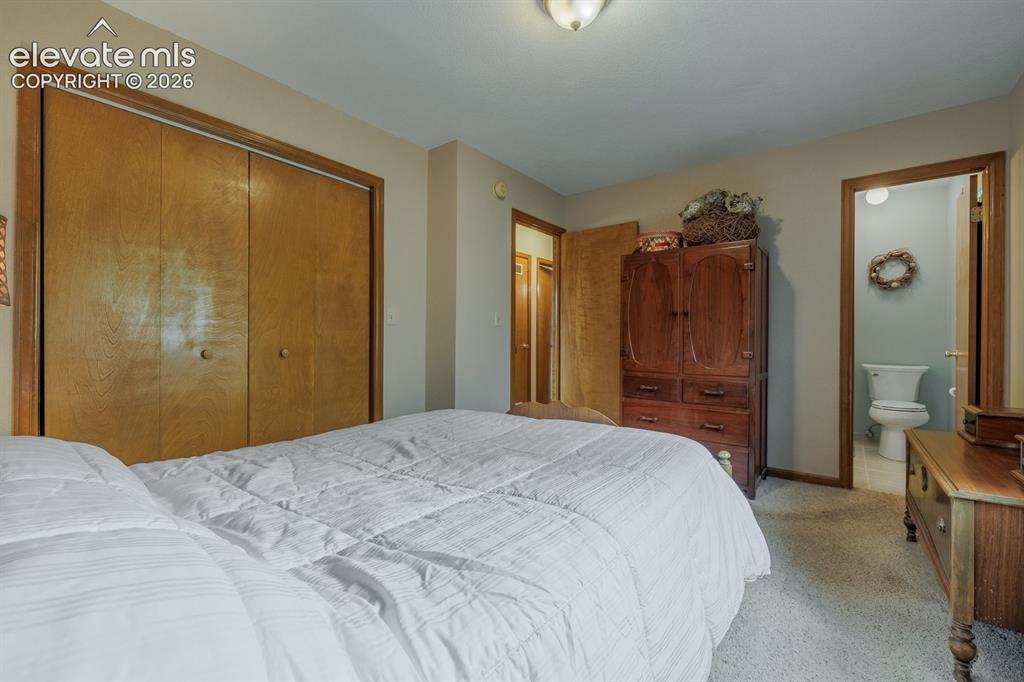 Image 17 of 32: Bedroom