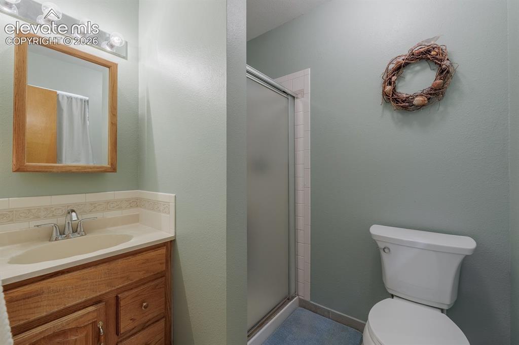 Image 18 of 32: Bathroom