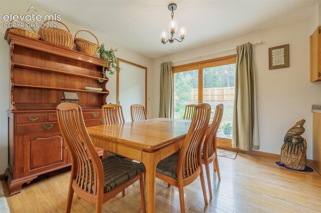 Image 9 of 32: Dining Area